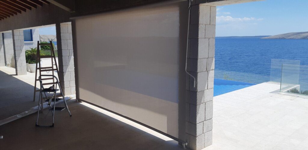 Caduta sa screen platnom